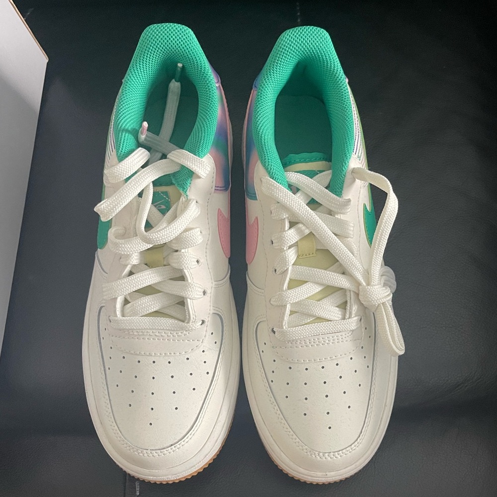 Nike Green and Pink Sneakers Versatile Athletic Shoes